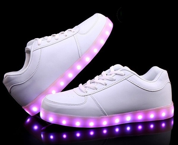 quà tặng cho trẻ em giày LED