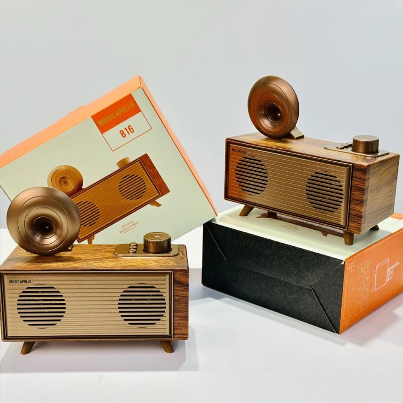 đài phát thanh nhỏ bằng gỗ cũ làm bằng gỗ thiết kế cổ điển retro