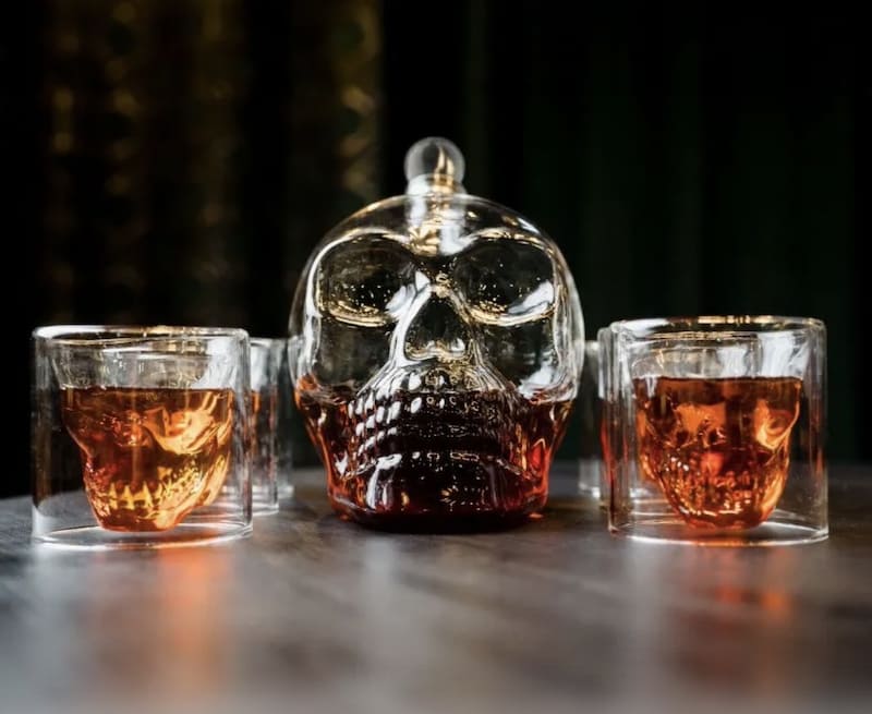 Bình đựng rượu Whisky Skull kèm ly thủy tinh 3D hình đầu lâu